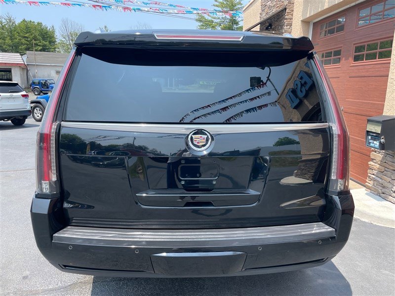 Used 2015 Cadillac Escalade Luxury image 11