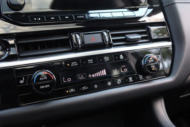 Certified 2025 Nissan Pathfinder SL w/ SL Premium Package FWD image 17