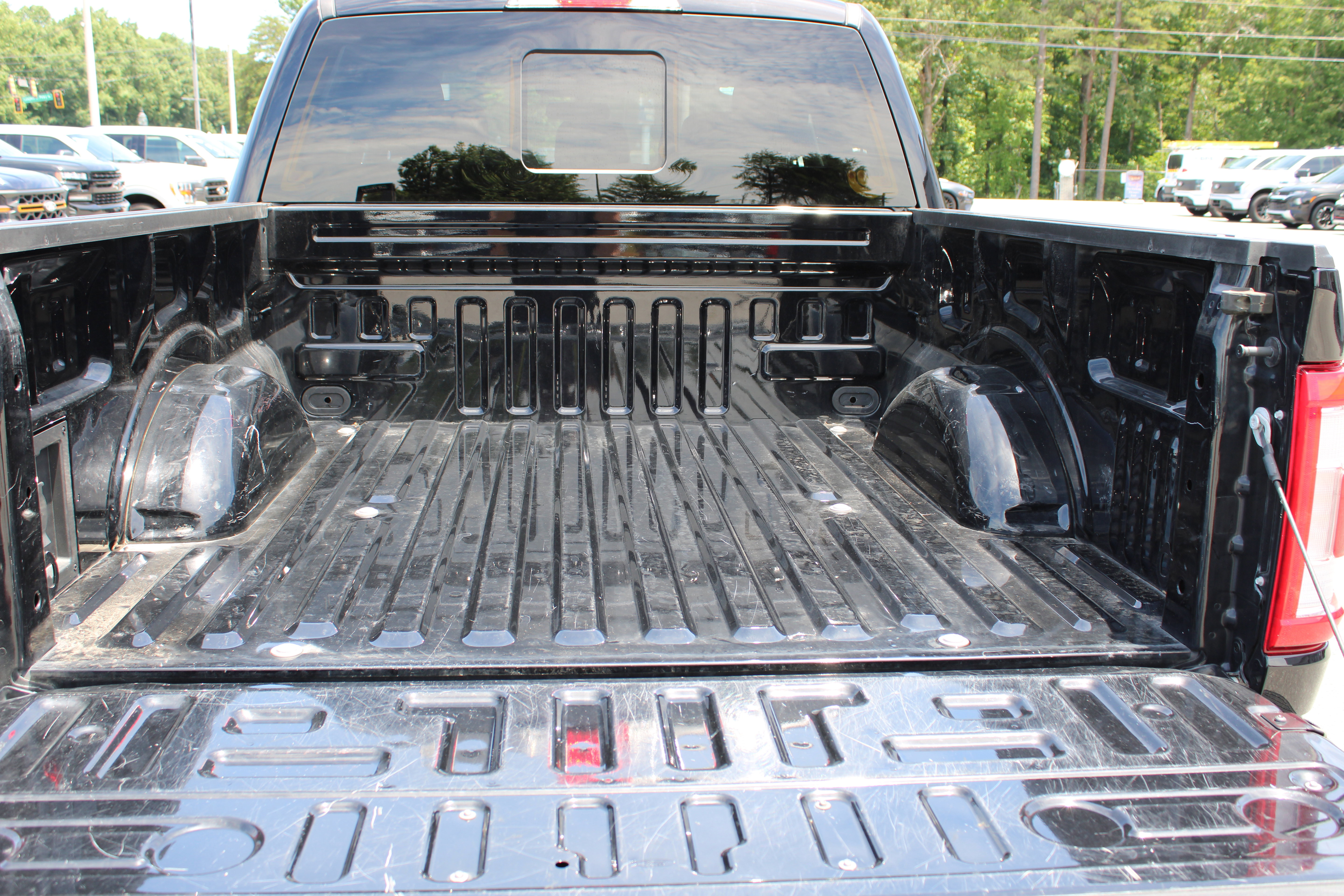 Used 2023 Ford F150 Lariat w/ FX4 Off-Road Package AWD/4WD image 9