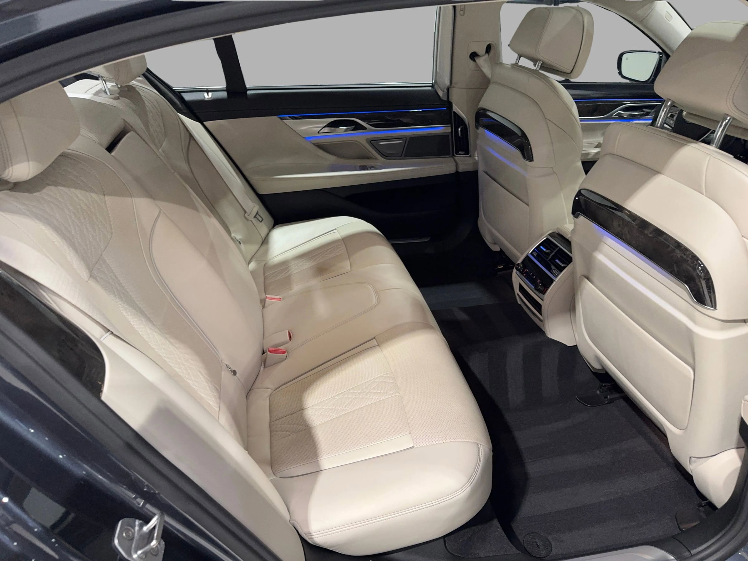 Used 2017 BMW 750i xDrive image 30