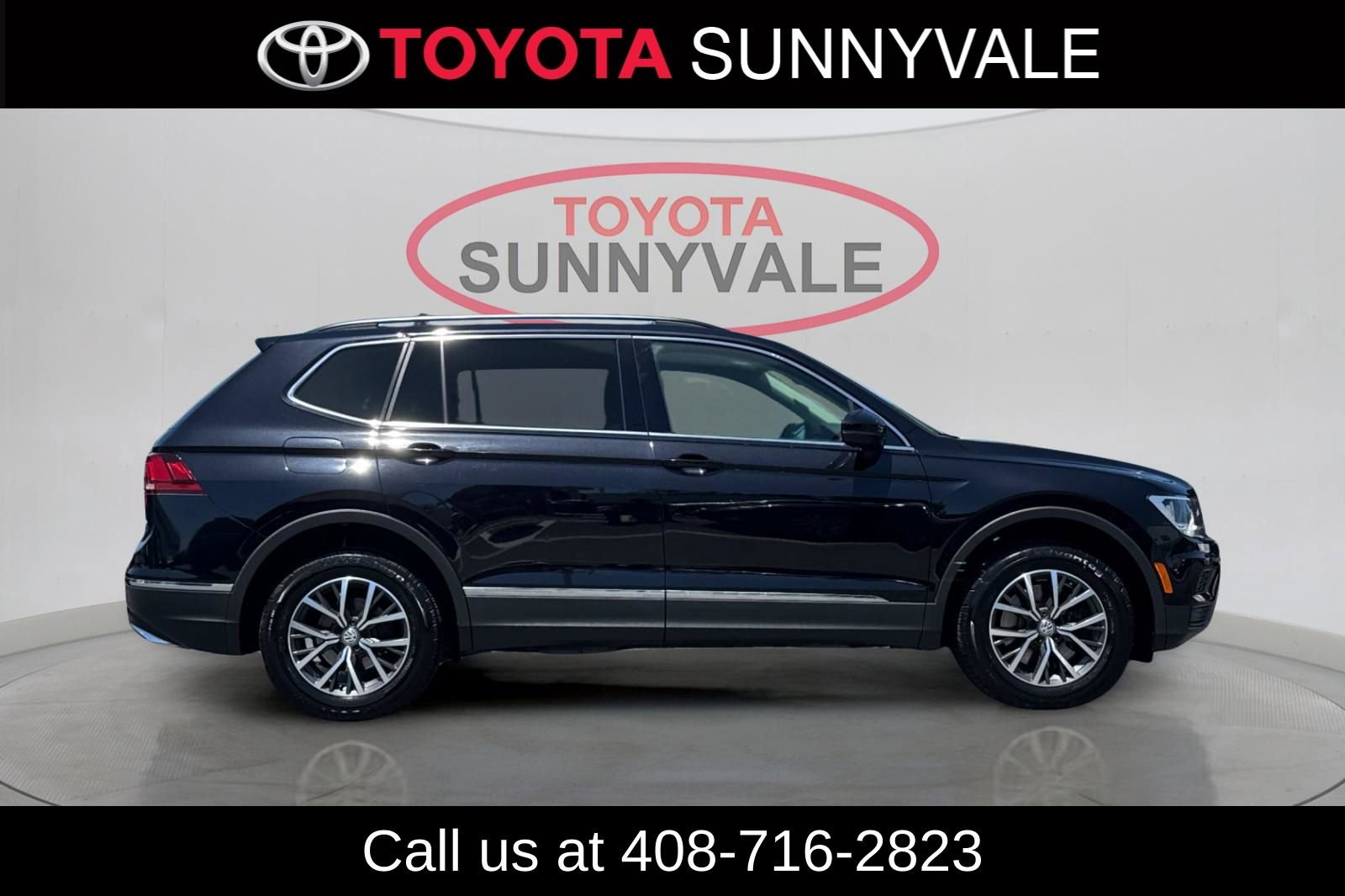 Used 2020 Volkswagen Tiguan SE w/ Panoramic Sunroof Package FWD image 9