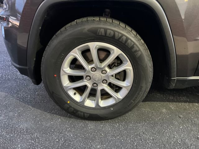 Used 2021 Jeep Grand Cherokee Laredo image 10