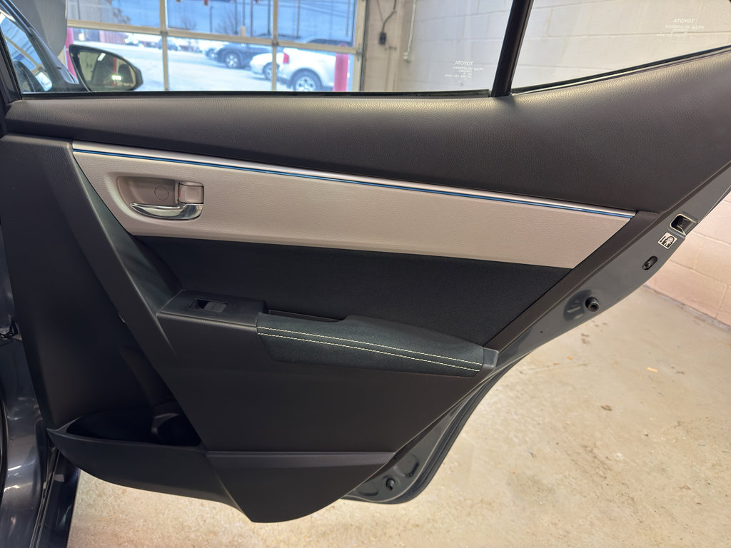 Used 2015 Toyota Corolla LE image 25