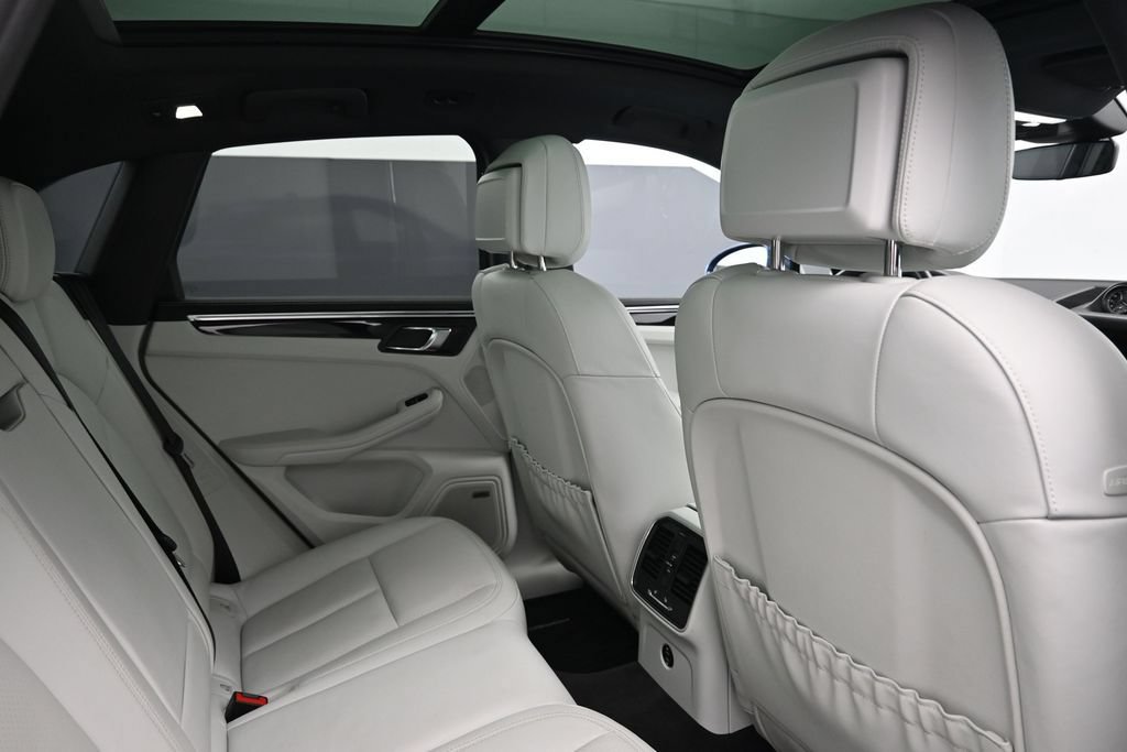 Certified 2024 Porsche Macan AWD/4WD image 7