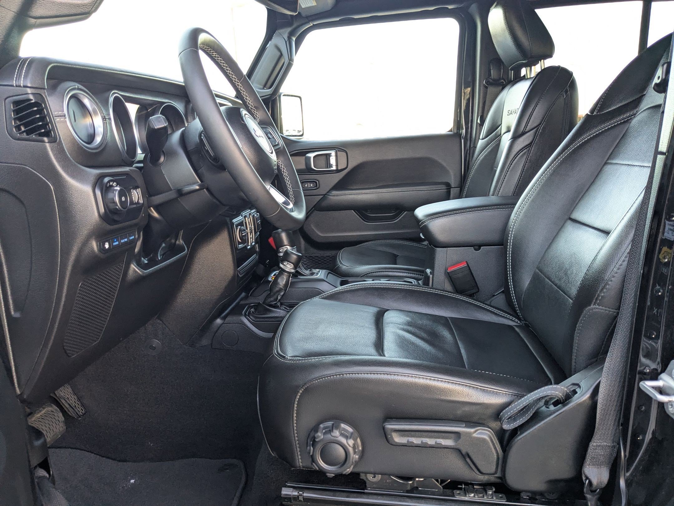 Used 2023 Jeep Wrangler Sahara image 23