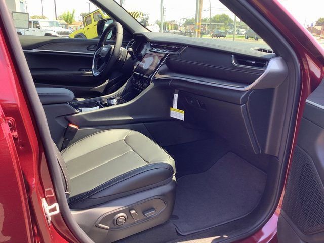 New 2025 Jeep Grand Cherokee Limited w/ Trailer Tow Package image 36