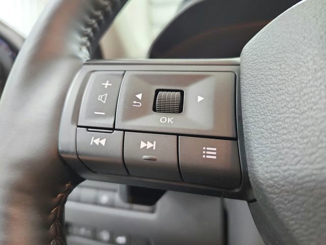 Used 2025 Nissan Rogue SV FWD image 25