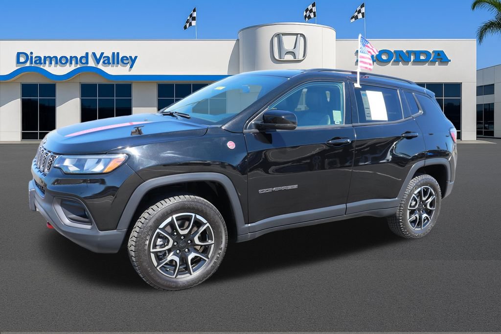 Used 2024 Jeep Compass Trailhawk AWD/4WD image 3