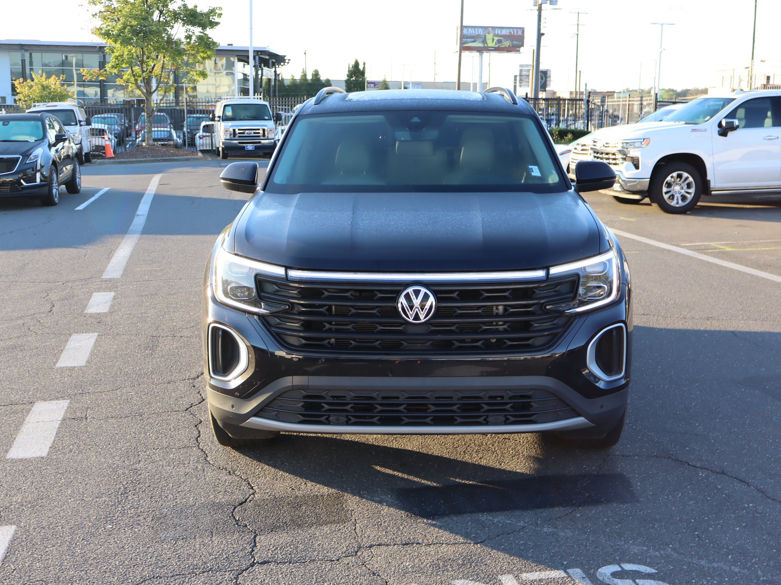 Used 2024 Volkswagen Atlas SE FWD image 3