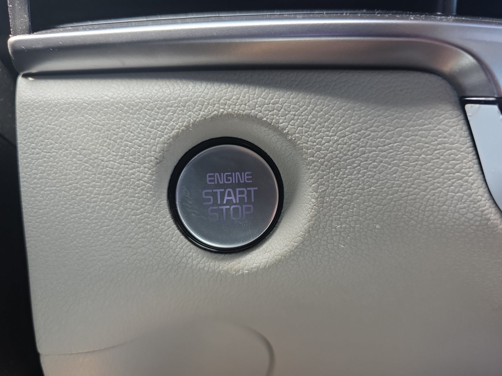 Certified 2024 Kia Sorento S FWD image 17