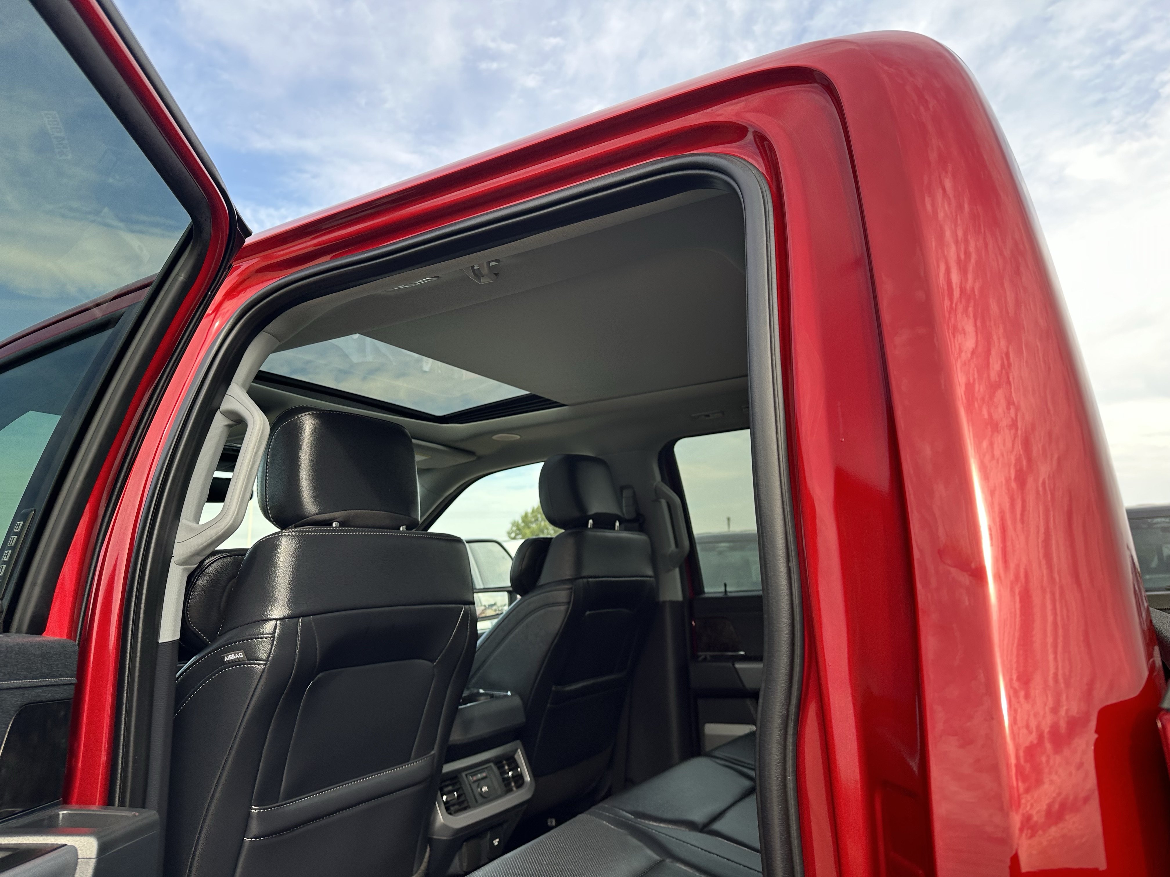 Used 2024 Ford F350 Lariat w/ Lariat Ultimate Package AWD/4WD image 9