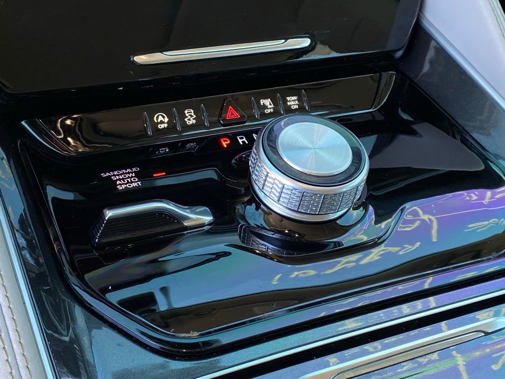 Used 2024 Jeep Wagoneer 4WD w/ Premium Group I image 19