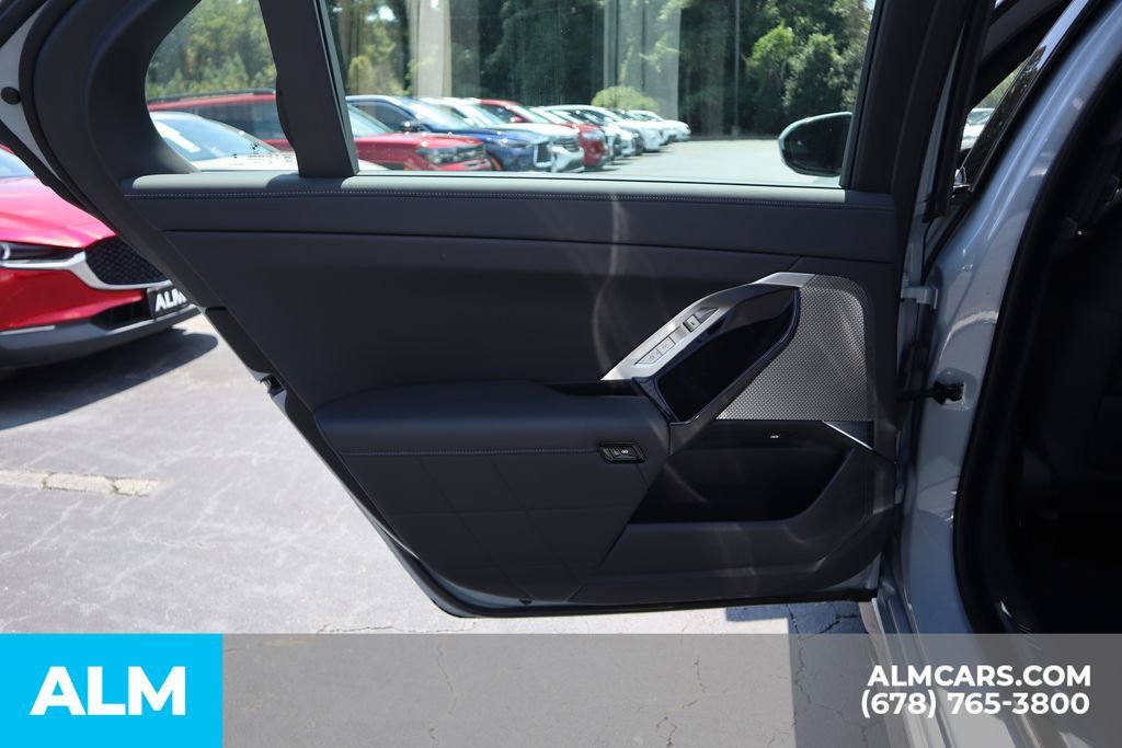 Used 2025 BMW 740i w/ Premium Package image 21