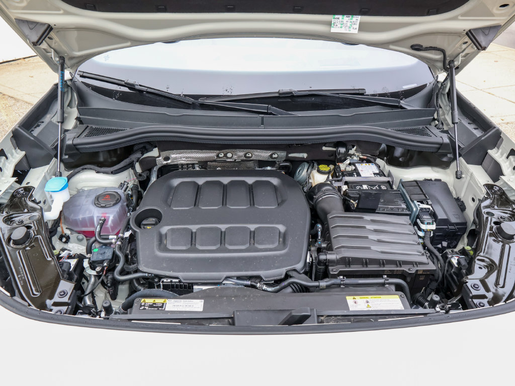 New 2027 Volkswagen Tiguan SEL R-Line AWD/4WD image 38