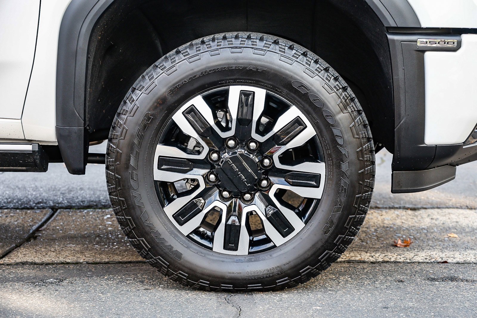 Used 2024 GMC Sierra 3500 Denali Ultimate image 9