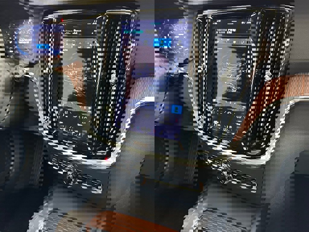 New 2024 Volvo S60 B5 Core w/ Climate Package image 9