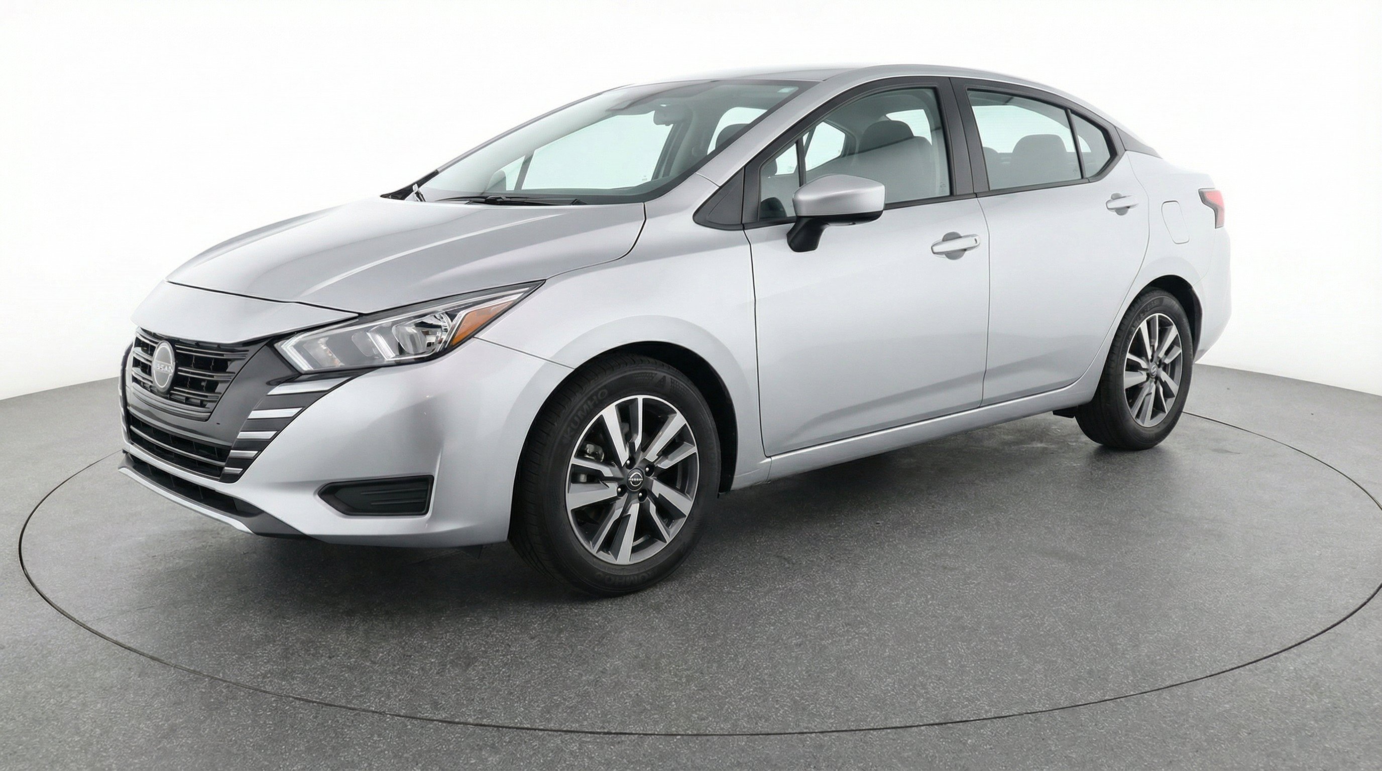 Used 2025 Nissan Versa SV FWD image 3