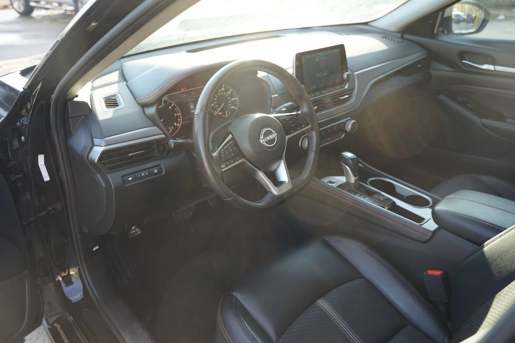 Used 2023 Nissan Altima 2.5 SR FWD image 7