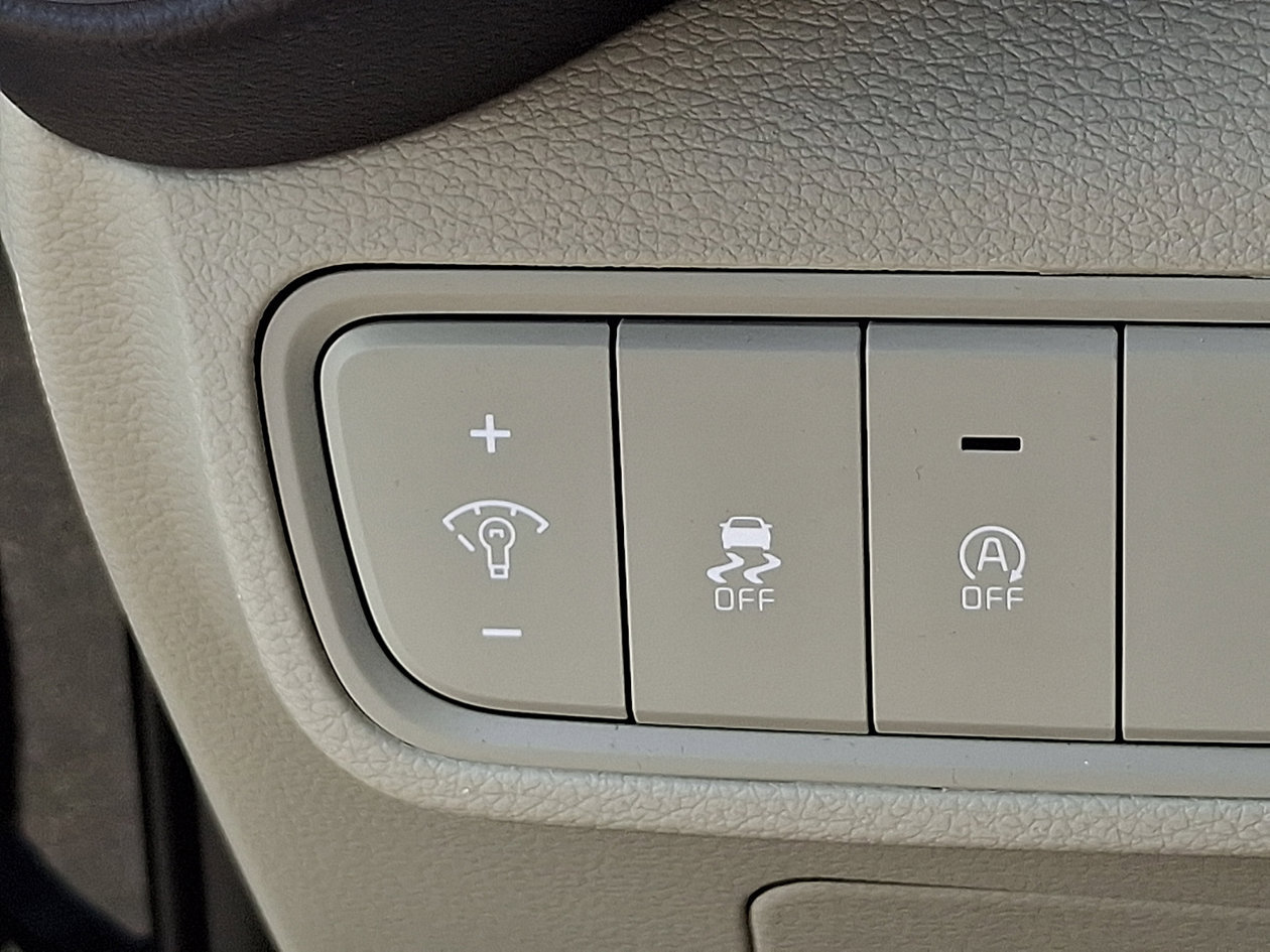 Used 2025 Kia Soul LX w/ LX Technology Package FWD image 24