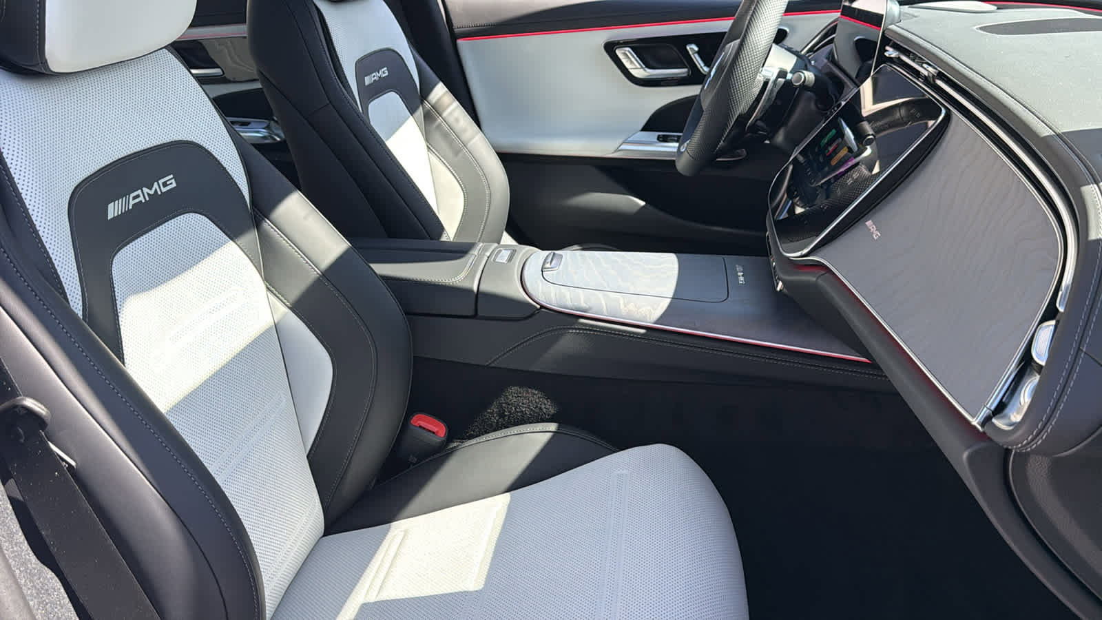 New 2026 Mercedes-Benz E 53 AMG e 4MATIC Sedan image 35