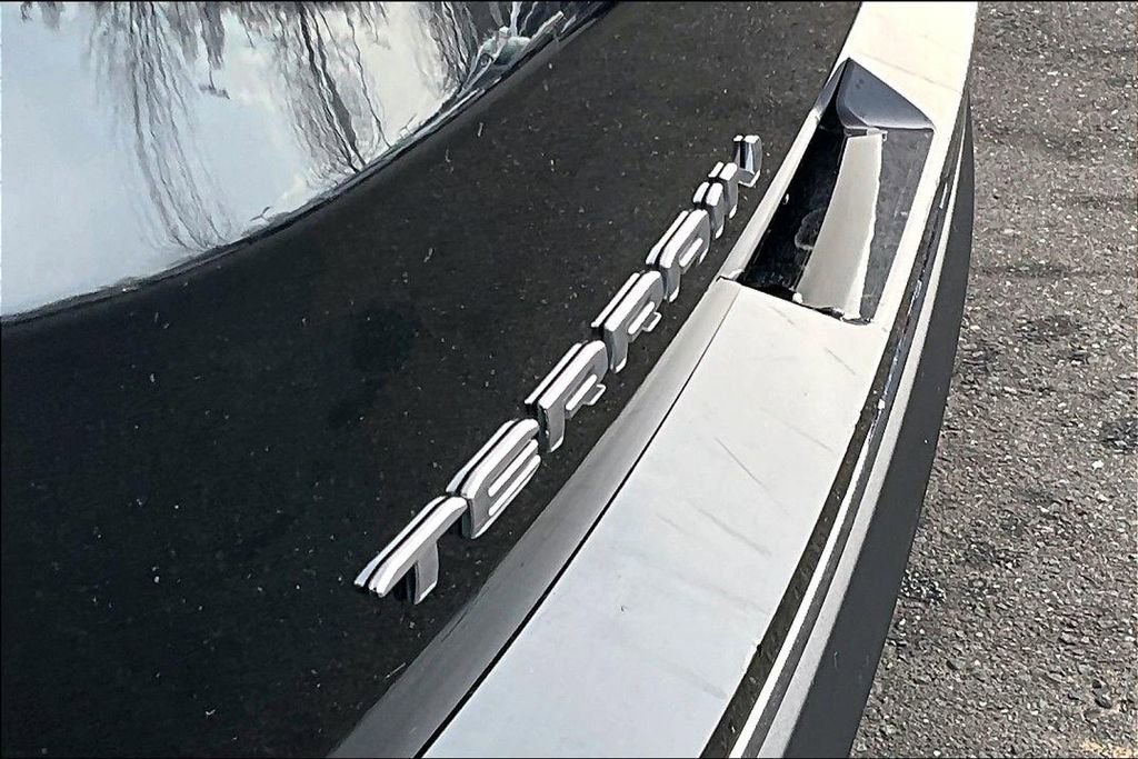 Used 2024 GMC Terrain SLT image 22