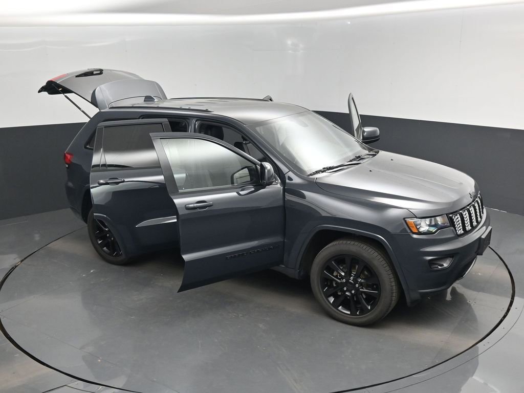 Used 2018 Jeep Grand Cherokee Altitude AWD/4WD image 19