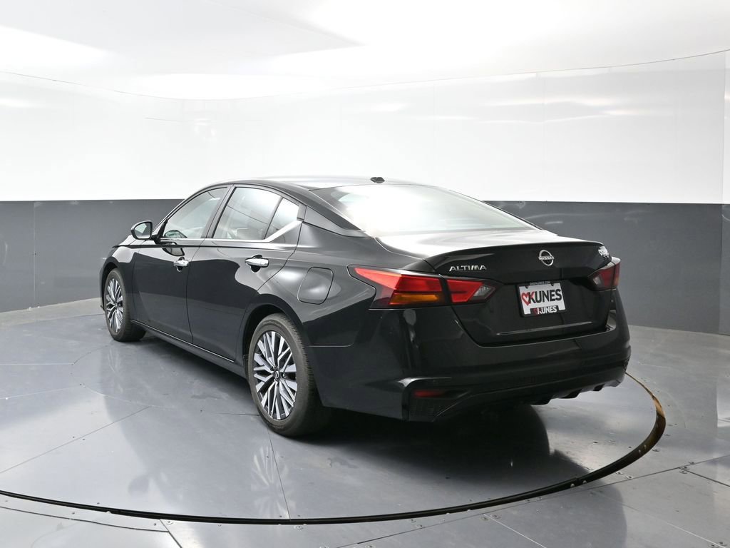 Used 2024 Nissan Altima 2.5 SV image 12