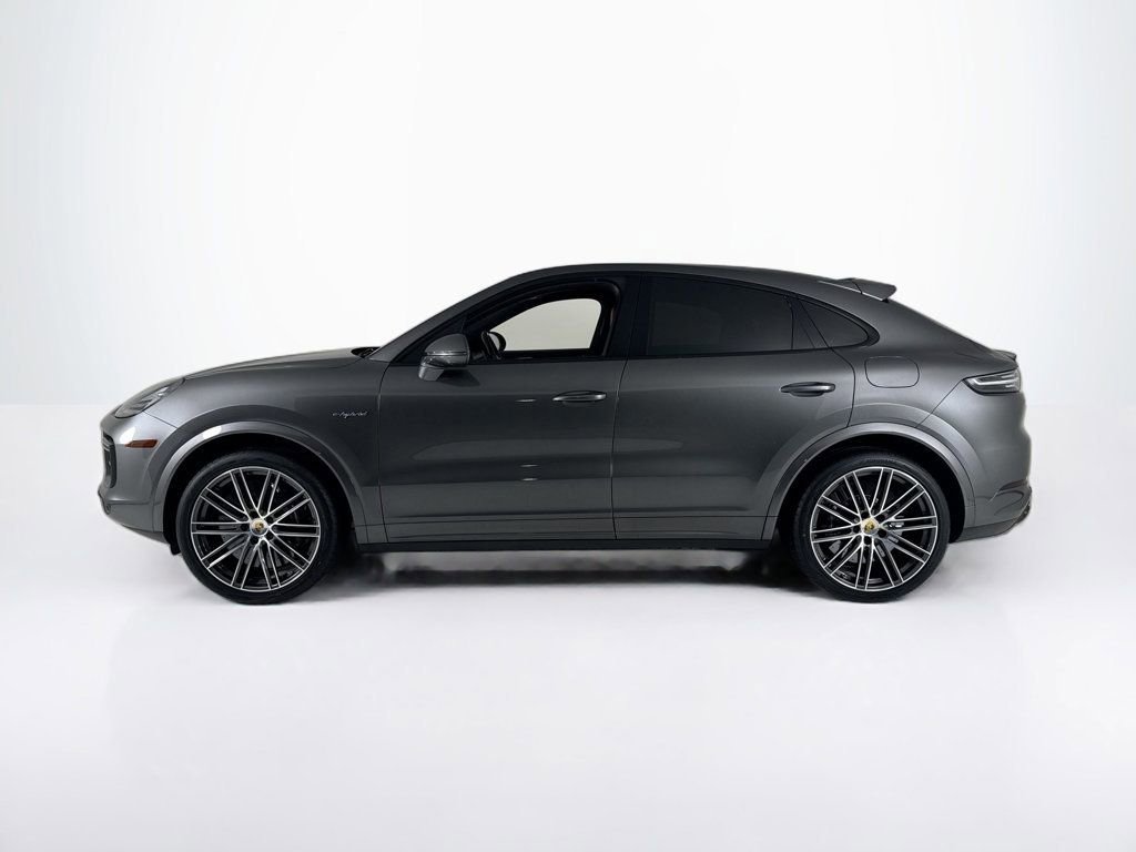 Certified 2022 Porsche Cayenne Turbo S image 2