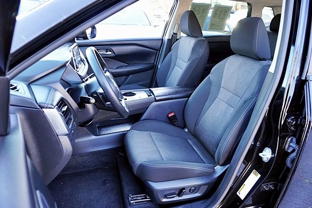 Used 2024 Nissan Rogue SV FWD image 17