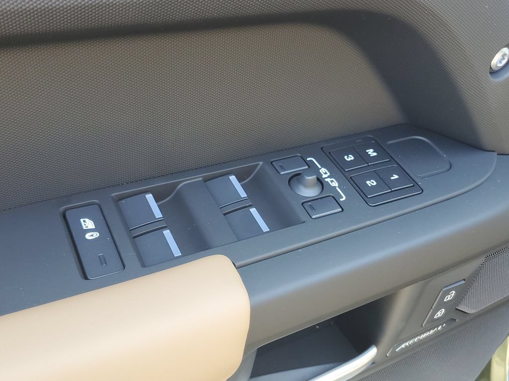 New 2026 Land Rover Defender 110 S AWD/4WD image 8