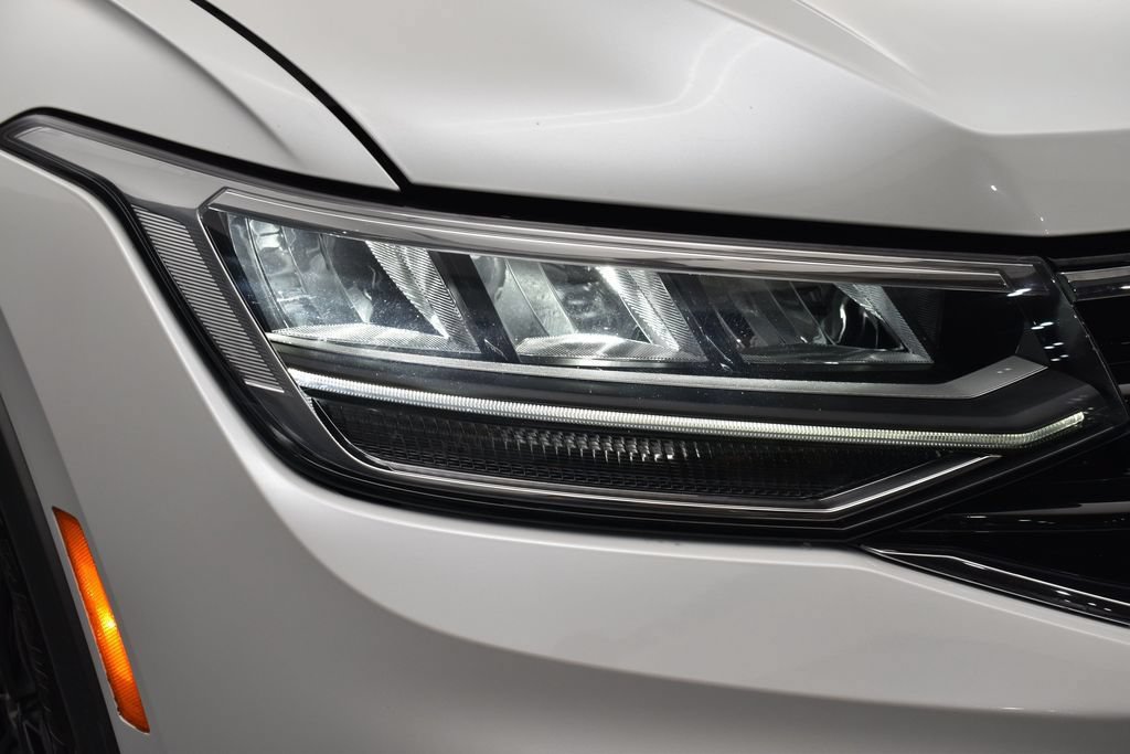 Used 2022 Volkswagen Tiguan SE R-Line AWD/4WD image 21