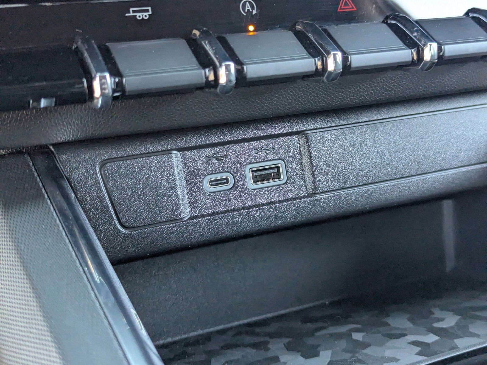 Used 2025 GMC Canyon Elevation image 31