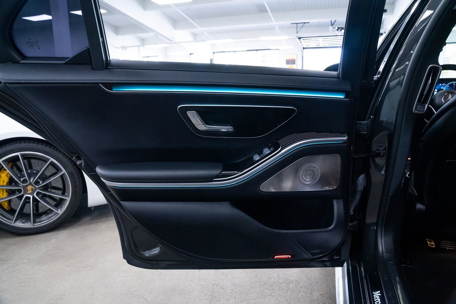 Used 2023 Mercedes-Benz S 580e 4MATIC Sedan w/ AMG Line image 21