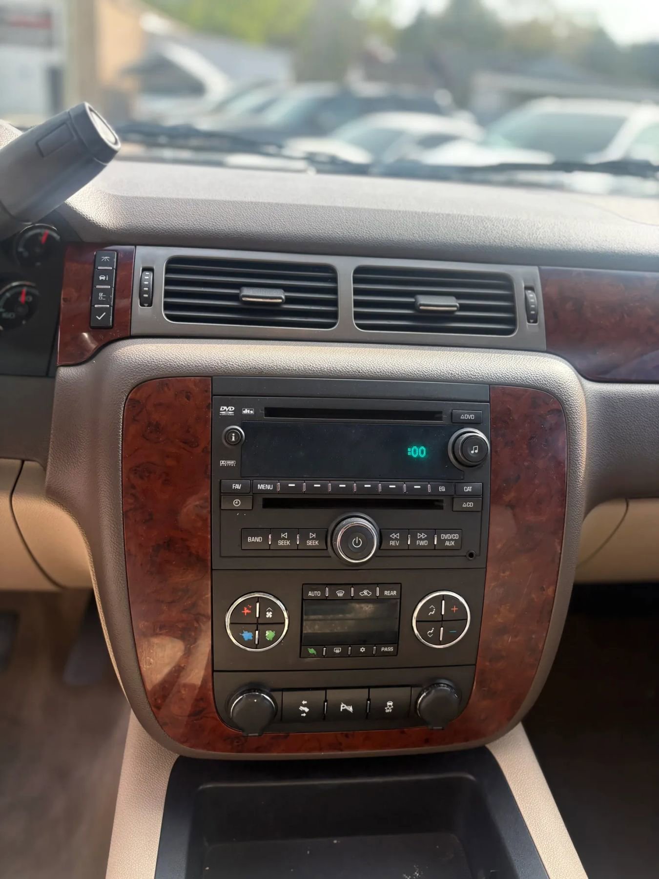 Used 2013 Chevrolet Tahoe LT w/ Luxury Package AWD/4WD image 44