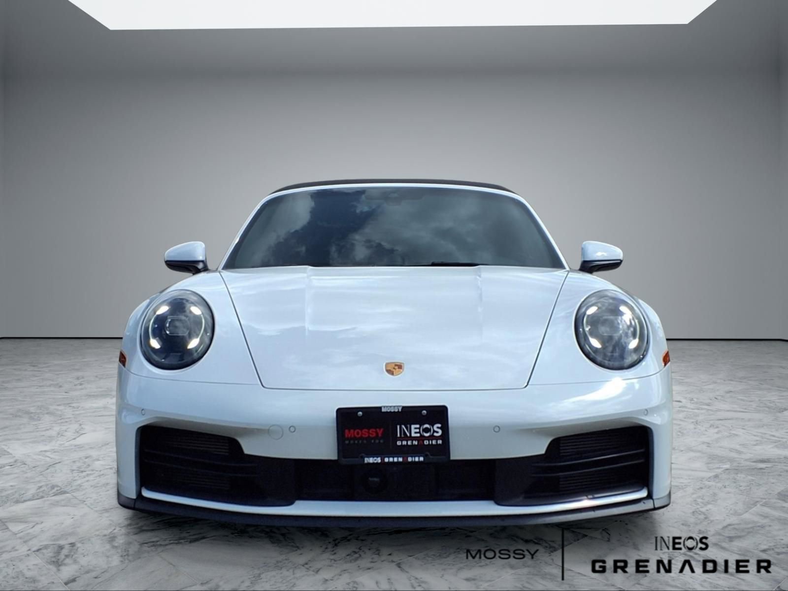 Used 2025 Porsche 911 Carrera RWD image 3