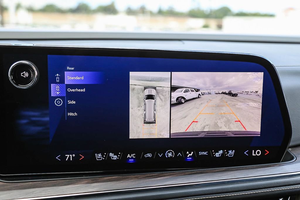 Used 2025 Chevrolet Suburban Premier image 25