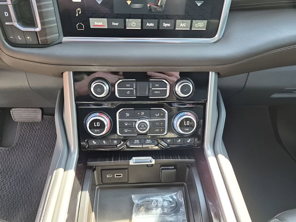 Used 2022 GMC Yukon Denali w/ Denali Ultimate Package image 39