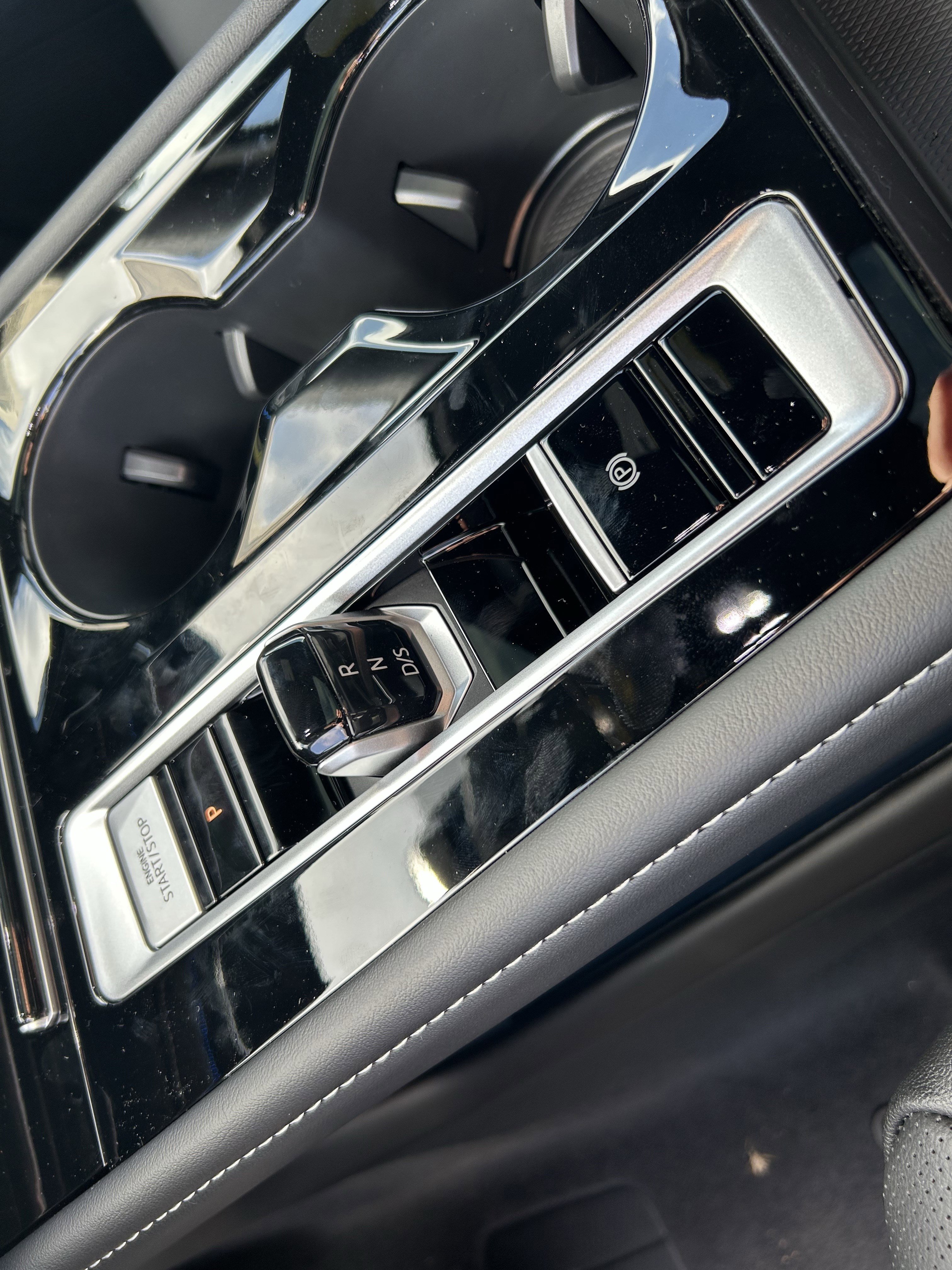 New 2026 Volkswagen Atlas Cross Sport SEL Premium R-Line image 17