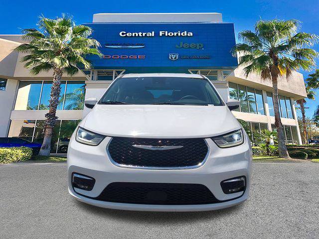 Certified 2023 Chrysler Pacifica Touring-L FWD image 3