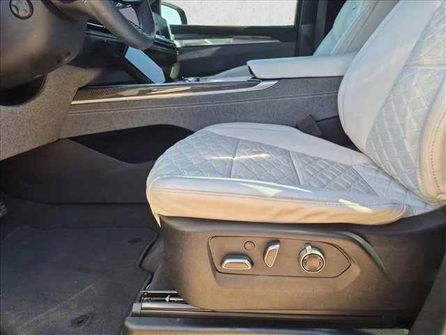 Used 2025 Cadillac Escalade V AWD/4WD image 17