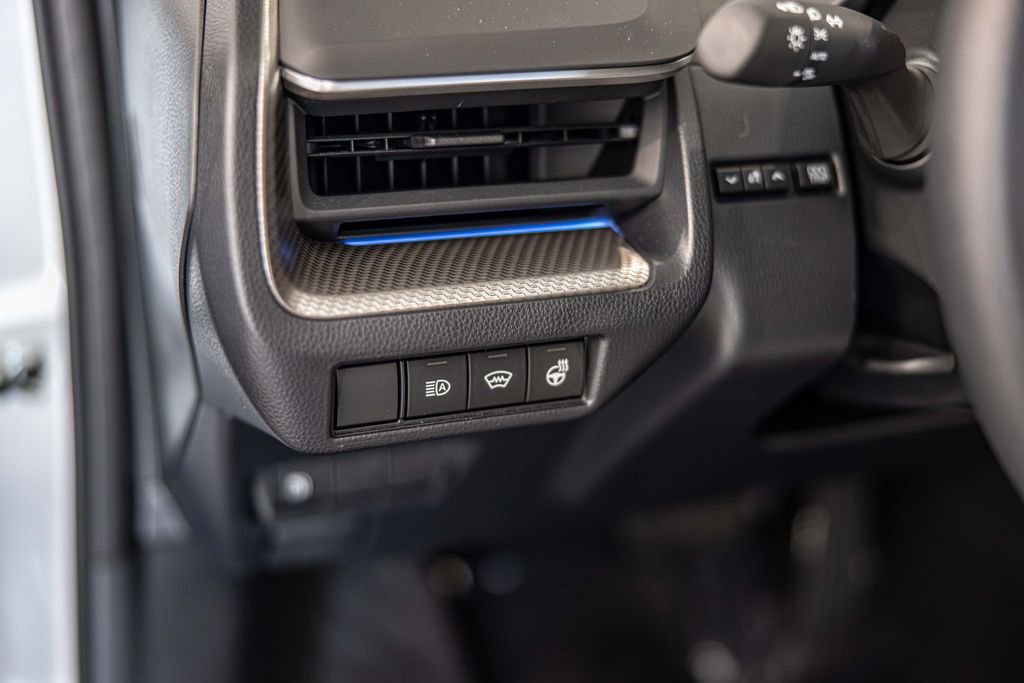 Used 2026 Toyota Prius XLE FWD image 19