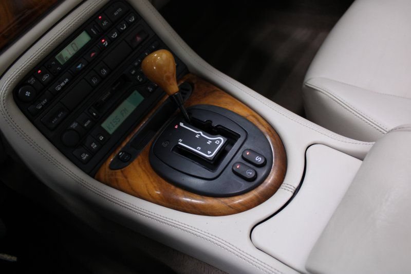 Used 1999 Jaguar XK8 Convertible RWD image 31