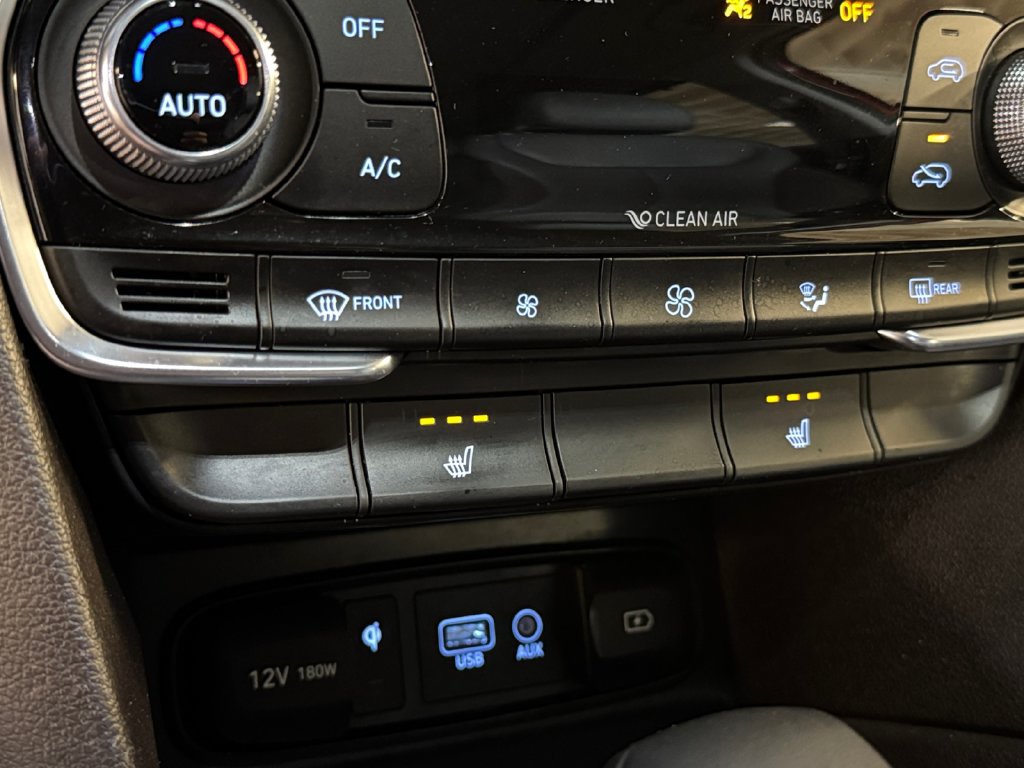 Used 2020 Hyundai Santa Fe SEL w/ Convenience + Premium Package AWD/4WD image 30