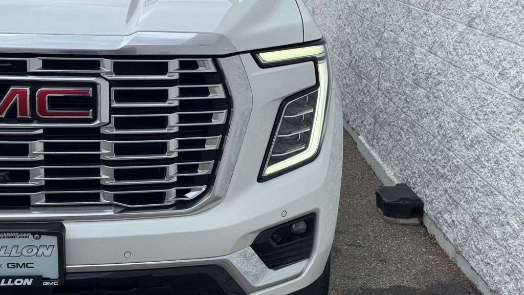 Used 2025 GMC Yukon Denali w/ Advanced Technology Package image 5