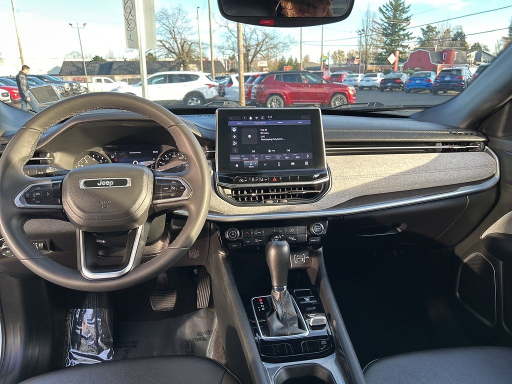 Used 2024 Jeep Compass Latitude image 20