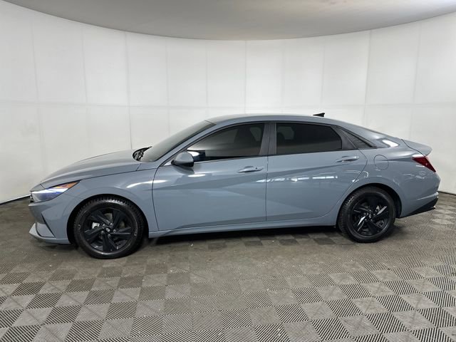 Used 2022 Hyundai Elantra SEL w/ Preferred Accessory Package FWD image 6