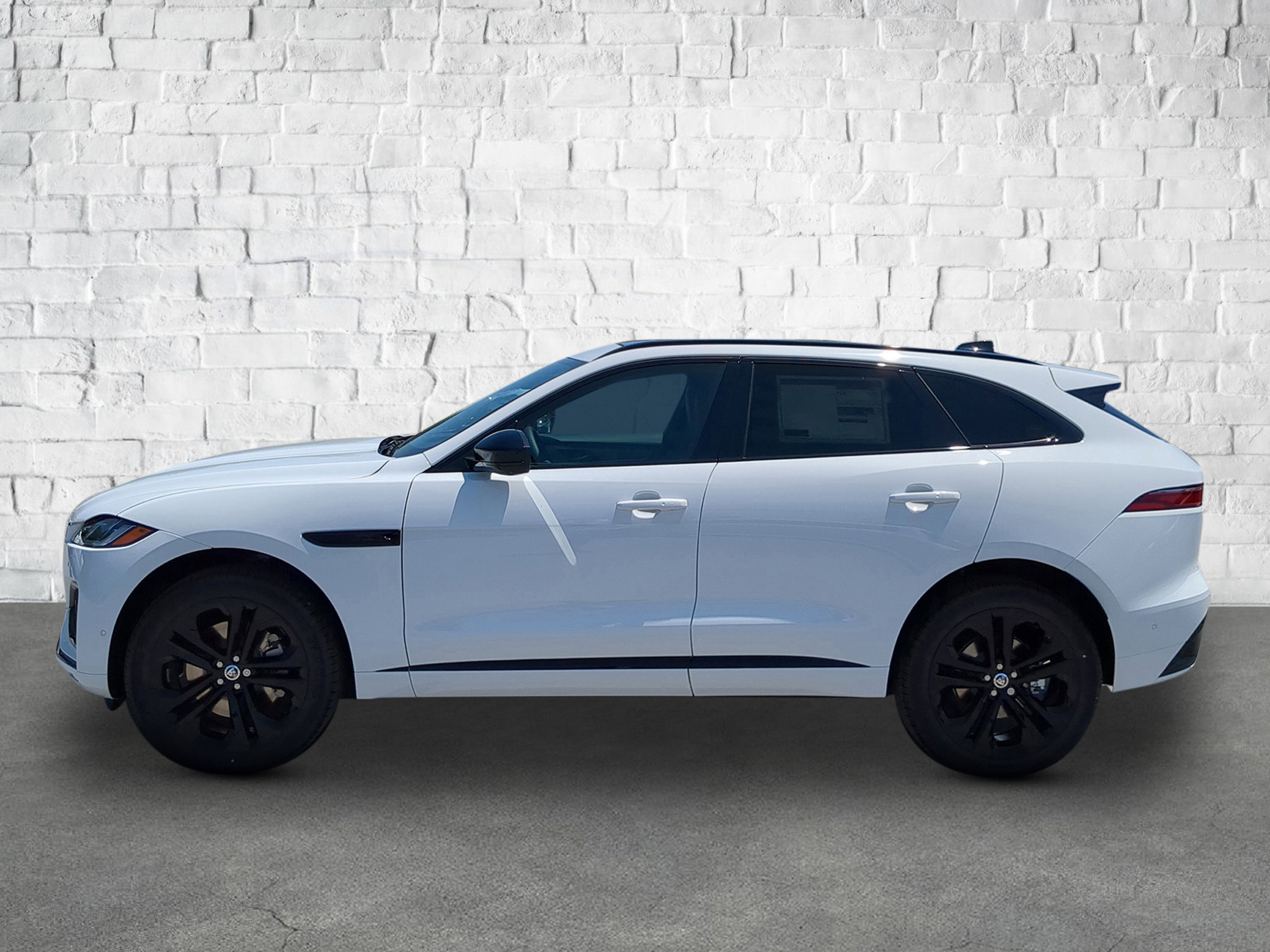 New 2026 Jaguar F-PACE R-Dynamic S image 3