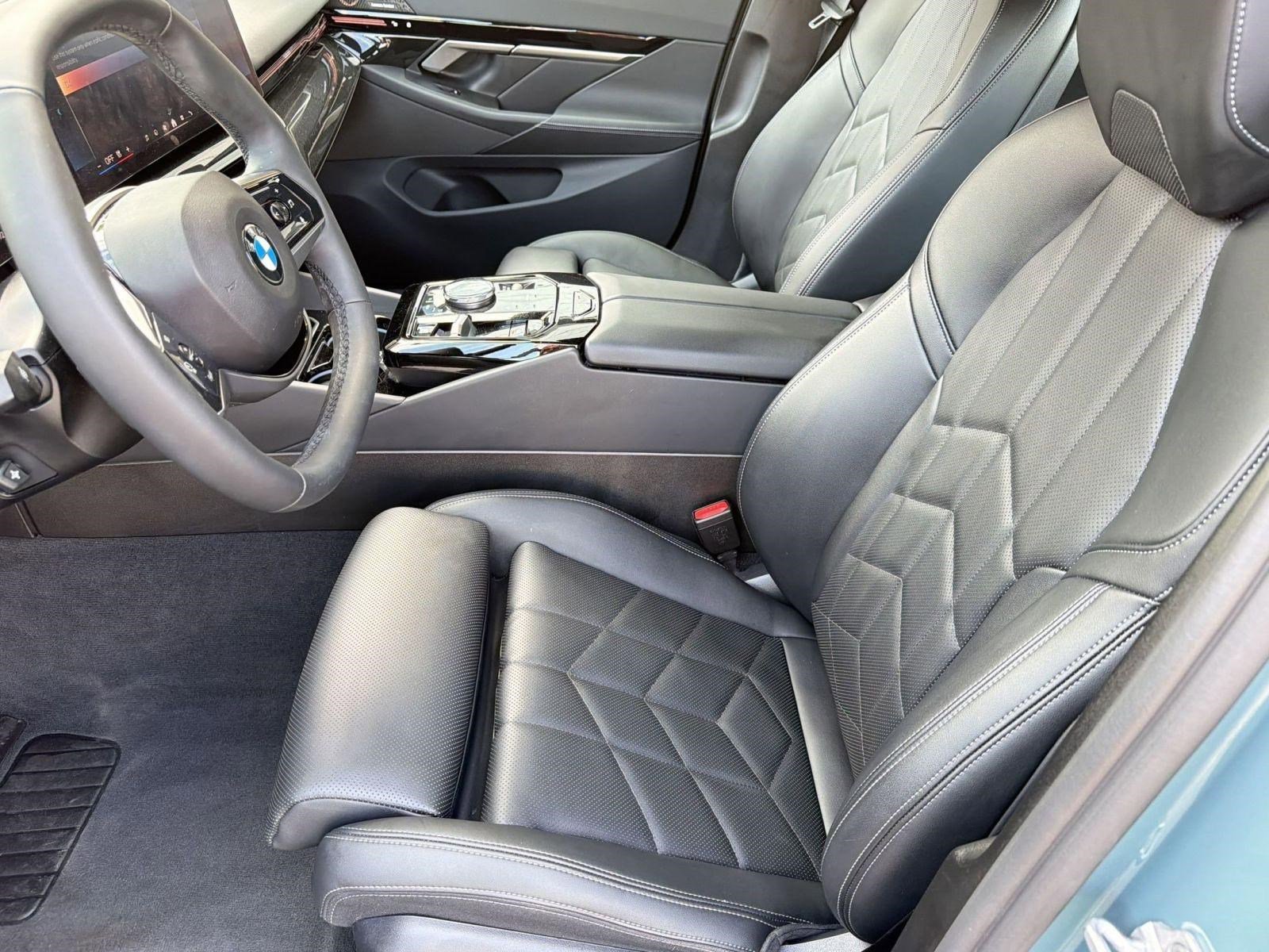 Certified 2025 BMW 530i RWD image 5