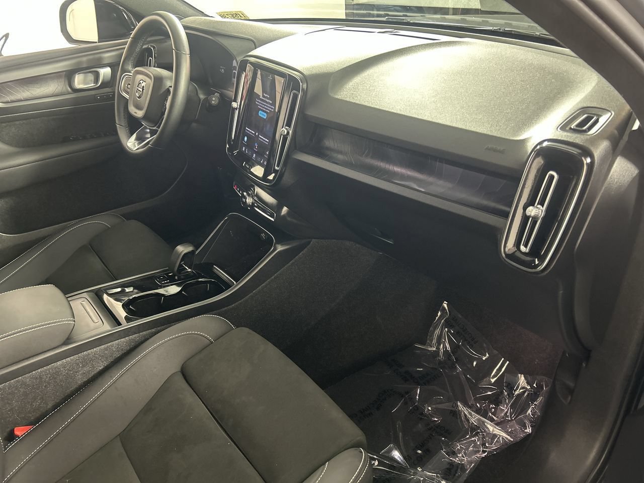 Used 2023 Volvo XC40 Recharge Plus AWD/4WD image 28