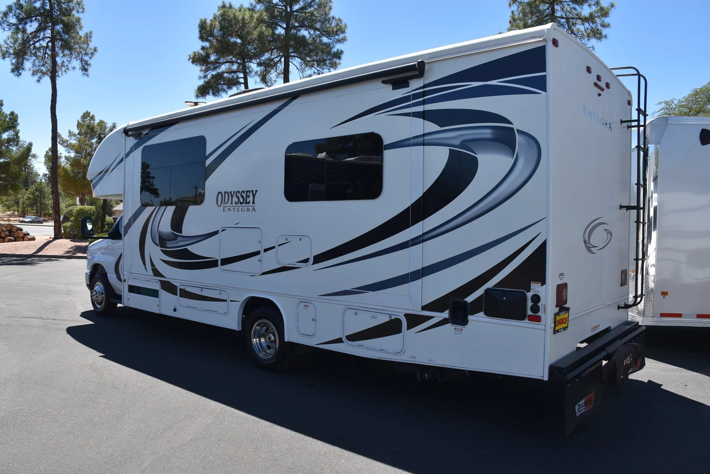 Used 2021 Ford E-450 and Econoline 450 Super Duty w/ Motorhome Prep Package RWD image 6